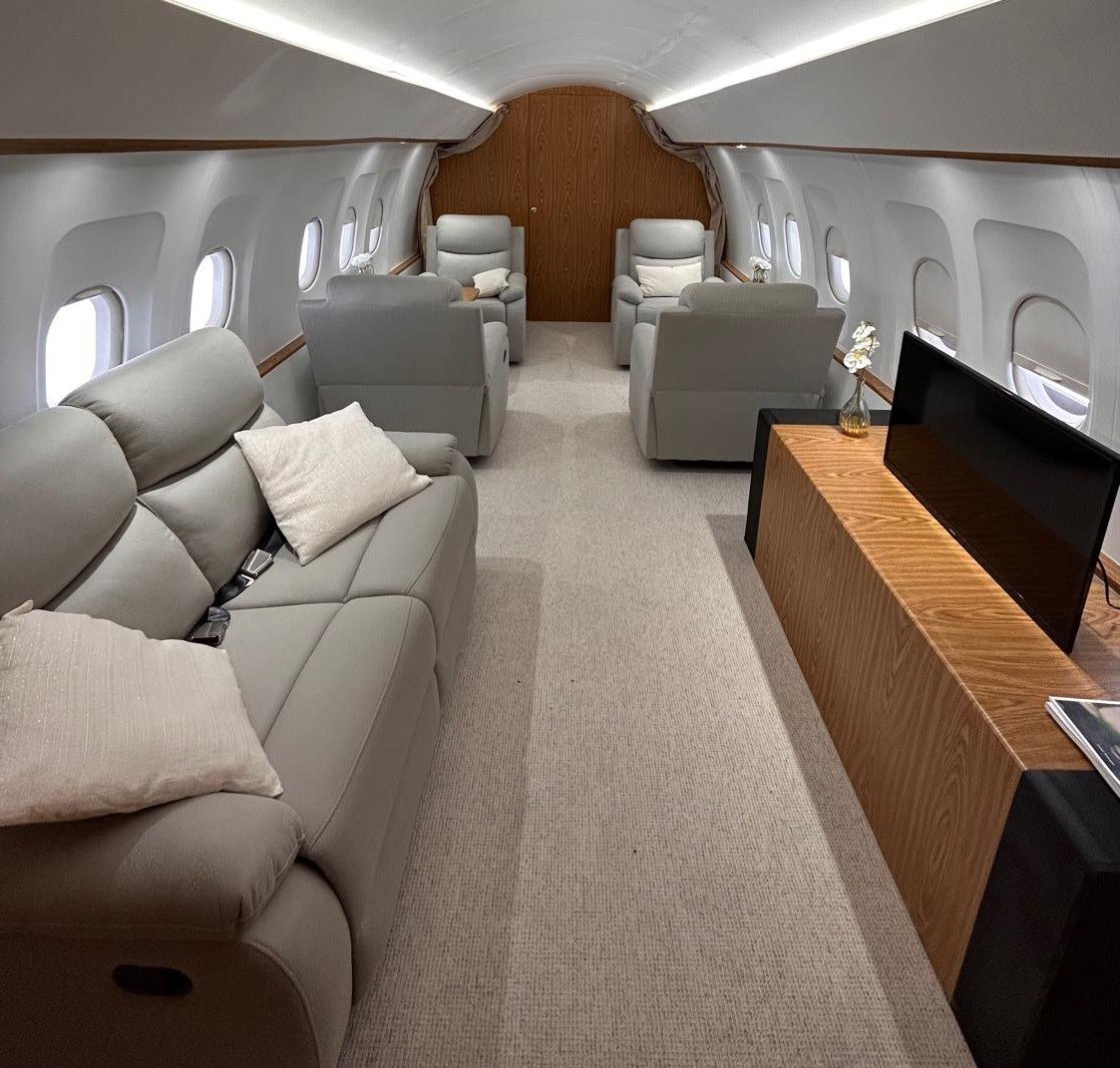 Cabine de jet privé Gulfstream G650 reconstituée en studio à Paris
