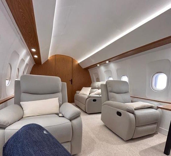 Cabine de jet privé Gulfstream G650 reconstituée en studio à Paris