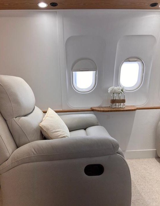 Cabine de jet privé Gulfstream G650 reconstituée en studio à Paris